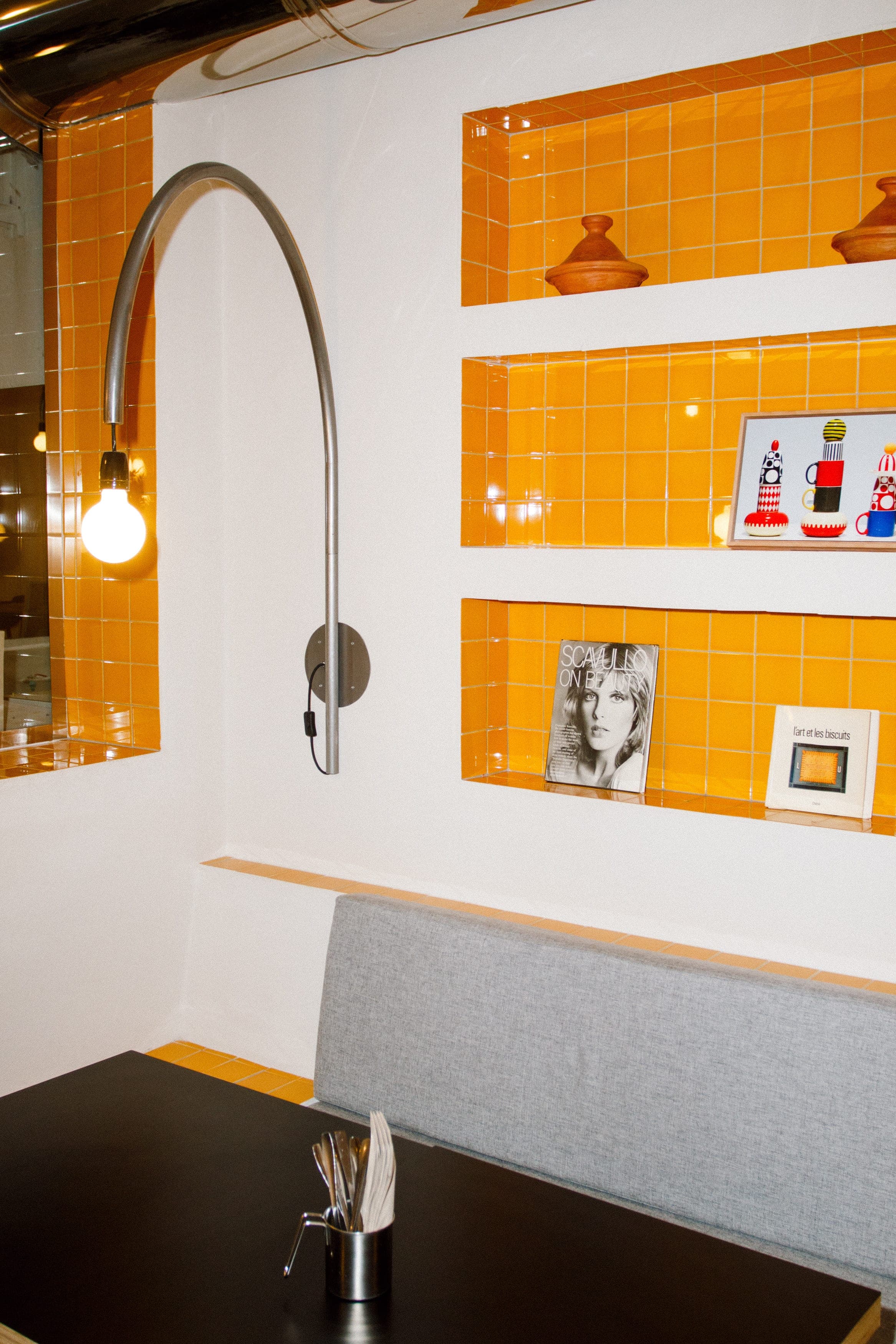Sala de Golda, Madrid — ambiente moderno y acogedor